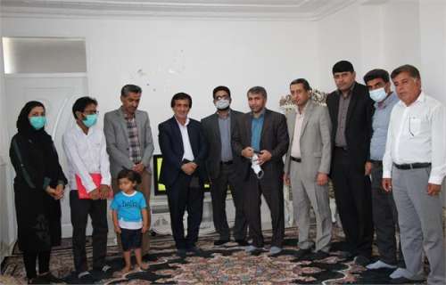 عیادت مدیر کل فرهنگ و ارشاد اسلامی جنوب کرمان با هنرمند پیشکسوت عنبرآباد